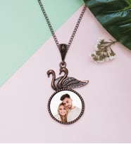 BK Gift Kişiye Özel Fotoğraflı Kuğu Çift Otantik Bakır Yaldız Kolye Model 18