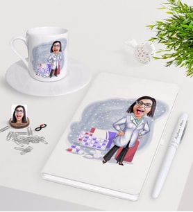 BK Gift Kişiye Özel Bayan Eczacı Karikatürlü Beyaz Defter Kalem Türk Kahvesi Fincanı Seti-3 (Model 1)