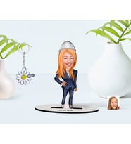 BK Gift Kişiye Özel Kadın Mühendis Karikatürlü 3D Ahşap Biblo ve İsimli Silver Papatya Anahtarlık (Model 1)