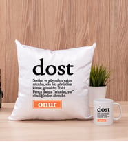 Dost Kelime Anlamı Kare Yastık ve Beyaz Kupa Bardak