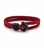 SİYAH ÇAPA KIRMIZI PARACORD ERKEK BİLEKLİK BT259
