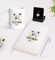 BK Gift Kişiye Özel En İyi Sınıf Öğretmeni Beyaz Kupa Defter Kalem ve İsimli Papatya Kolye Hediye Seti-5 (Model 1)