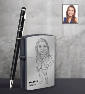 Kişiye Özel Öğretmen Karikatürlü Siyah Çakmak Kalem Hediye Seti Bayan-14 (Model 1)