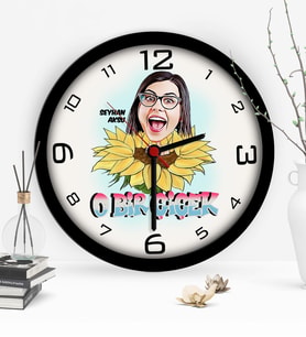 BK Gift Kişiye Özel Kadınlar Günü Temalı Karikatür Ahşap Duvar Saati  1