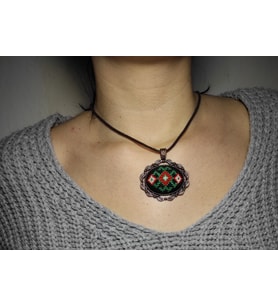 Yöresel Motif İşlemeli Kanaviçe Kolye