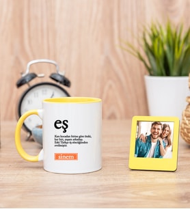 Eş Kelime Anlamı Sarı Kupa Bardak ve Sarı Mini Fotoğraf Çerçevesi
