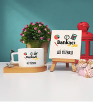 Bankacı Tasarımlı Kişiye Özel Hediye Bankacı Ahşap Altlıklı Fincan ve Dekoratif Taş Baskı Seti