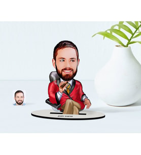 BK Gift Kişiye Özel Erkek Patron Karikatürlü Ahşap Biblo Model-3 (Beyaz)