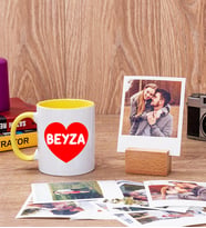 İsim Yazılı Kalpli Sarı Kupa Bardak ve Ahşap Standlı Polaroid Set