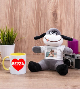 Sevgiliye Hediye İsim Yazılı Kalpli Sarı Kupa Bardak ve Peluş Eşek