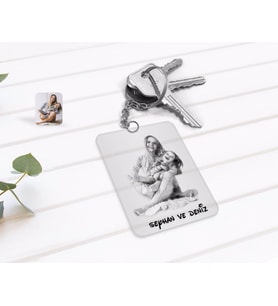 BK Gift Kişiye Özel Karakalem Tasarımlı Şeffaf Pleksi Anahtarlık-1 (Beyaz)