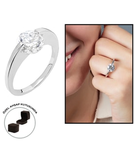 Starlight Diamond Pırlanta Montür Elmas Görünüm 925 Ayar Gümüş Bayan Tektaş Yüzük