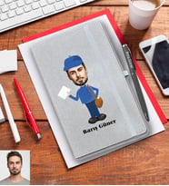Kişiye Özel Postacı Karikatürlü Gri Defter Kalem Hediye Seti  Bay-1