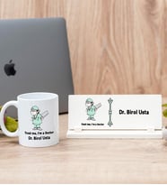 Trust Me Tasarım Doktora Hediye Beyaz Kupa Ve Masa İsimliği Set