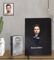 Kişiye Özel Öğretmen Karikatürlü Siyah Defter Çakmak Hediye Seti Bay-8 (Model 1)