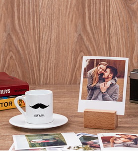 Doğum Günü Hediyesi Türk Kahvesi Fincanı ve Ahşap Standlı Polaroid Set