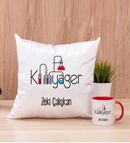 Kimyager Kare Yastık ve Kırmızı Kupa Bardak