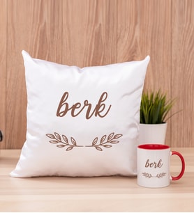 Erkeklere Hediye Kare Yastık ve Kırmızı Kupa Bardak