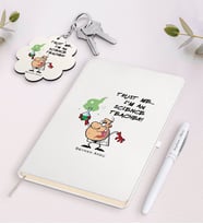 BK Gift Kişiye Özel Fen Bilimleri Öğretmeni Beyaz Defter Kalem Ve Anahtarlık Hediye Seti-5 (Model 1)