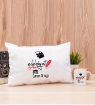 Edebiyat Öğretmeni Dikdörtgen Yastık ve Beyaz Kupa Bardak