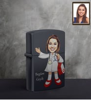 Kişiye Özel Doktor Karikatürlü UV Baskılı Siyah Benzinli Çakmak Bayan-1