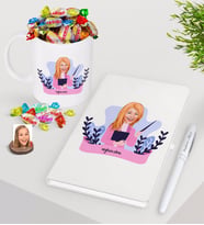 BK Gift Kişiye Özel Bayan Sınıf Öğretmeni Beyaz Defter Kalem Şekerli Kupa Seti-2 (Model 1)