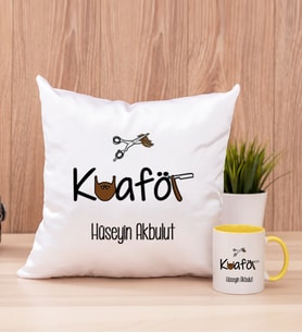 Erkek Kuaförü Kare Yastık ve Sarı Kupa Bardak