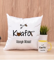 Erkek Kuaförü Kare Yastık ve Sarı Kupa Bardak