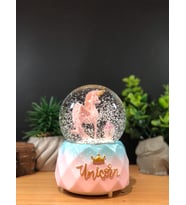 Unicorn Kanatlı Atlı Büyük Boy Kar Küresi Kendinden Püskürtmeli Işıklı ve Müzikli (Pembe)