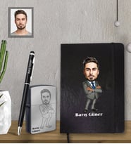 Kişiye Özel Öğretmen Karikatürlü  Siyah Defter Kalem Çakmak Hediye Seti  Bay-6 (Model 1)