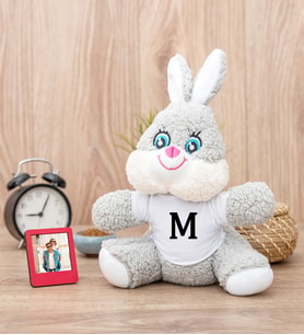 Kişiye Özel Baş Harfli Peluş Tavşan ve Mini Fotoğraf Çerçevesi