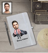 Kişiye Özel İş Adamı Karikatürlü Gri Defter Kalem Hediye Seti  Bay-11