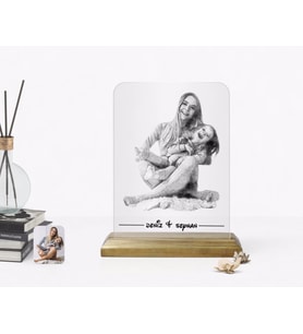 BK Gift Kişiye Özel Karakalem Tasarımlı Ahşap Standlı Çerçeve-2 (Beyaz)