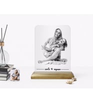 BK Gift Kişiye Özel Karakalem Tasarımlı Ahşap Standlı Çerçeve-2 (Beyaz)