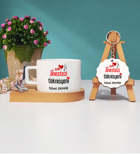 En Tatlı Anestezi Teknisyeni Hediye Ahşap Altlıklı Fincan ve Anahtarlık Hediye Seti