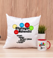Bilgisayar Mühendisine Özel Kare Yastık ve Kırmızı Kupa Bardak