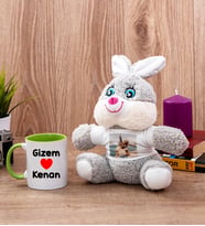 Sevgililere Özel İsim Yazılı Yeşil Kupa Bardak ve Peluş Tavşan