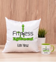 Fitness Eğitmeni Kare Yastık ve Yeşil Kupa Bardak