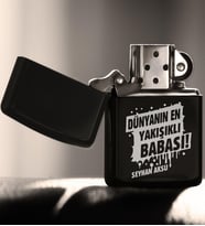 BK Gift Kişiye Özel Dünyanın En Yakışıklı Babası Siyah Benzinli Metal Çakmak