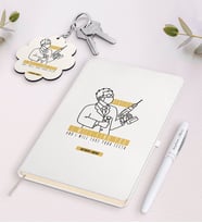 BK Gift Kişiye Özel Diş Hekimi Beyaz Defter Kalem ve Anahtarlık Hediye Seti-4 (Model 1)