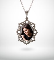 BK Gift Kişiye Özel Fotoğraflı Otantik Gümüş Yaldız Kolye Model 2