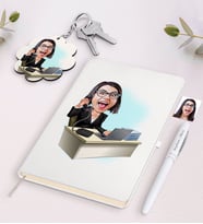 BK Gift Kişiye Özel Kadın Asistan Karikatürlü Beyaz Defter Kalem ve Anahtarlık Hediye Seti (Model 1)
