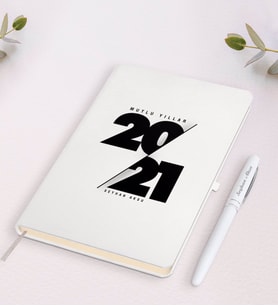 BK Gift Kişiye Özel 2024 Mutlu Yıllar Beyaz Defter ve Kalem Hediye Seti-9 (Beyaz)