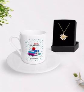 BK Gift Kişiye Özel En İyi Sınıf Öğretmeni Türk Kahvesi Fincanı ve İsimli Papatya Kolye Hediye Seti-13 (Model 1)