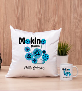 Makine Teknikeri Kare Yastık ve Beyaz Kupa Bardak
