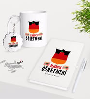 BK Gift Kişiye Özel Almanca Öğretmeni Kupa Anahtarlık Beyaz Defter Kalem Hediye Seti (Model 1)