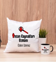 İnsan Kaynakları Uzmanı Kare Yastık ve Siyah Kupa Bardak