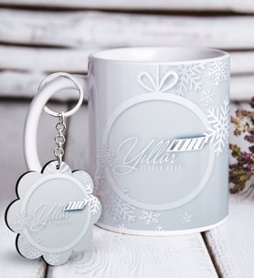 BK Gift Kişiye Özel Yılbaşı Mutlu Yıllar Beyaz Kupa ve Anahtarlık Hediye Seti-14 (Model 1)