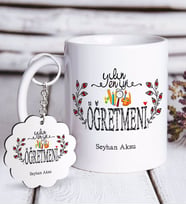 BK Gift Kişiye Özel Yılın En İyi Öğretmeni Beyaz Kupa ve Anahtarlık Hediye Seti-2 (Model 1)