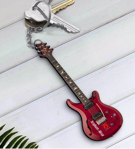 BK Gift Kişiye Özel İsimli Elektro Gitar Enstrüman Ahşap Anahtarlık-8 (Beyaz)